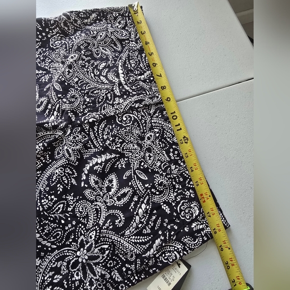 TALBOTS Weekend Short SHORTS Black White Button Floral NWT NEW size 14P - Picture 4 of 8